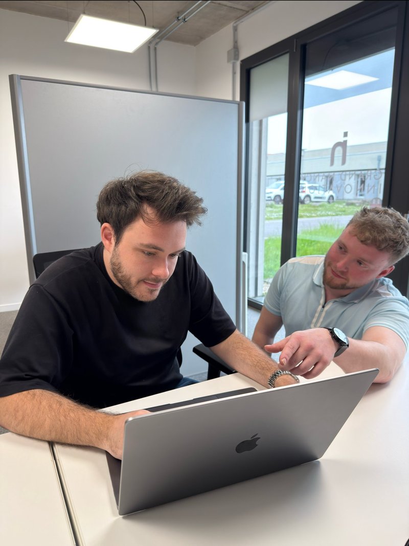 Gabriel Vanderbecken en séance d'accompagnement avec un entrepreneur